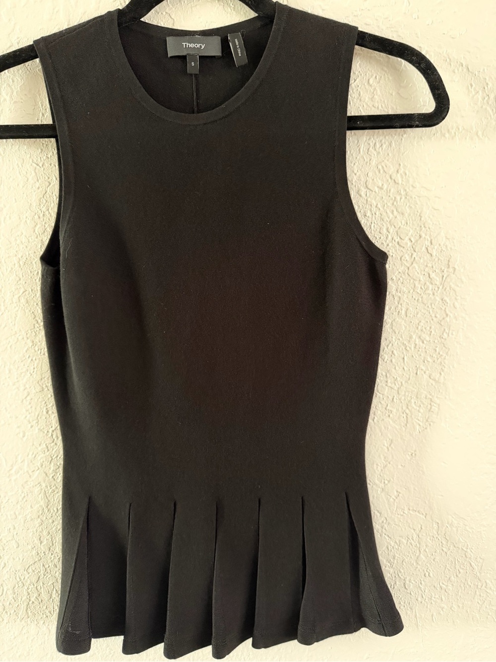 Theory Elvnee Pleated-Hem Top Black Small